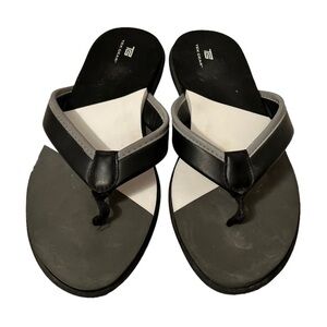 Tek Gear Black, Gray and White Flip Flops Size Medium 7-8